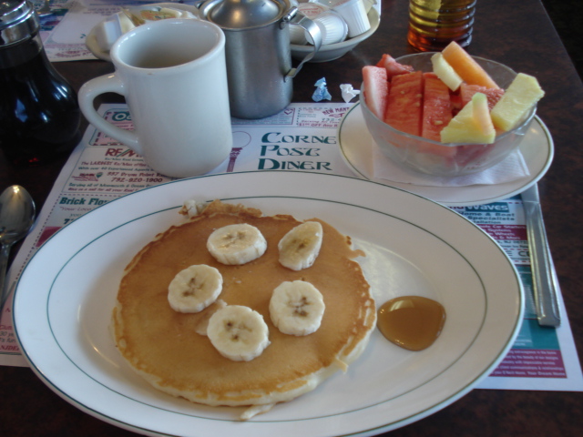 Pancakes with banana and other fruits on the side