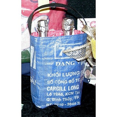 Pilar wine carrier