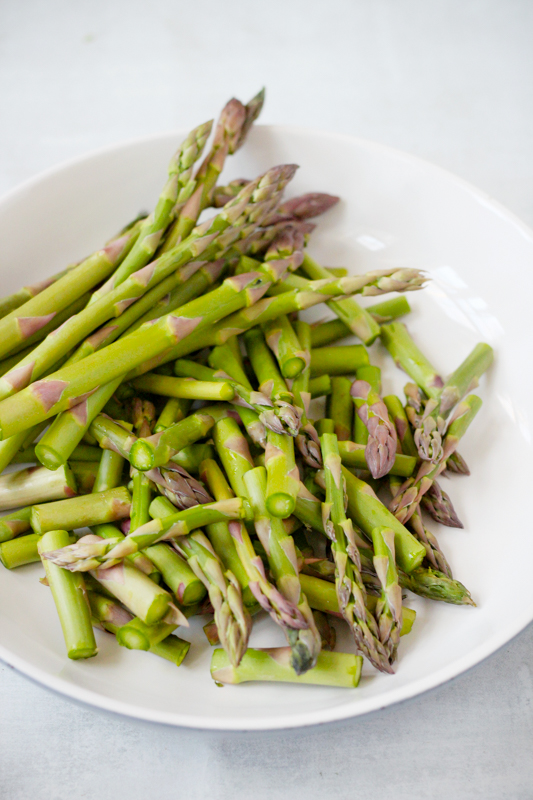 plate of asparagus