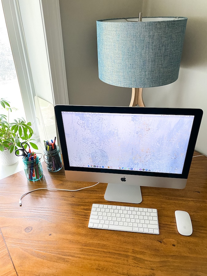 Decluttered work space