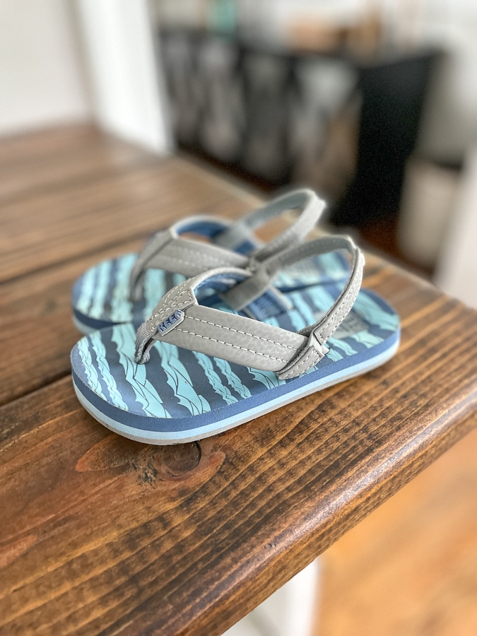 toddler flip flops