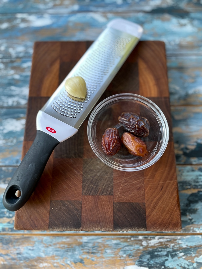 dates and garlic