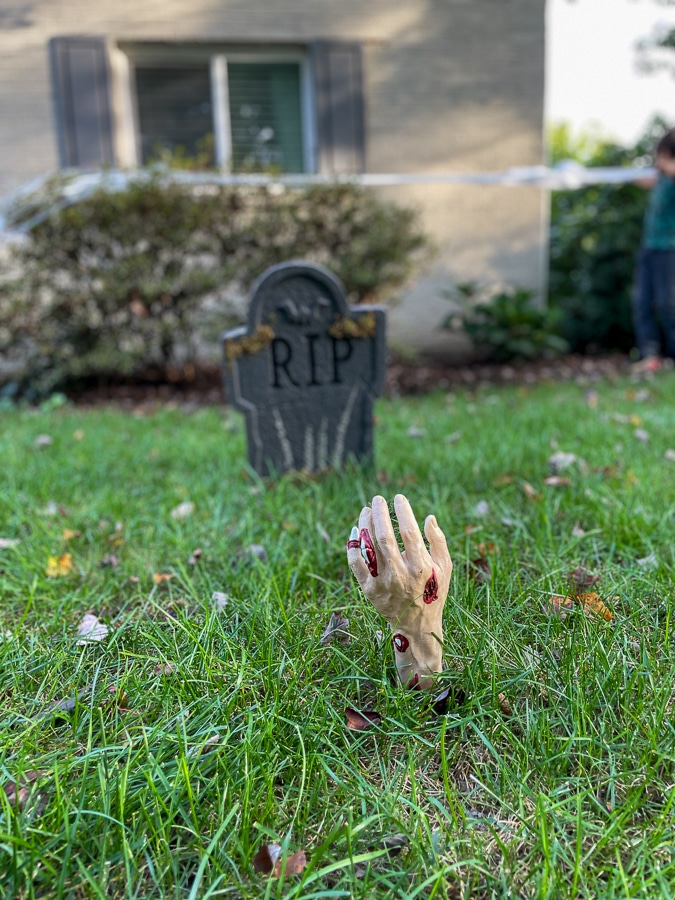 Halloween yard decor
