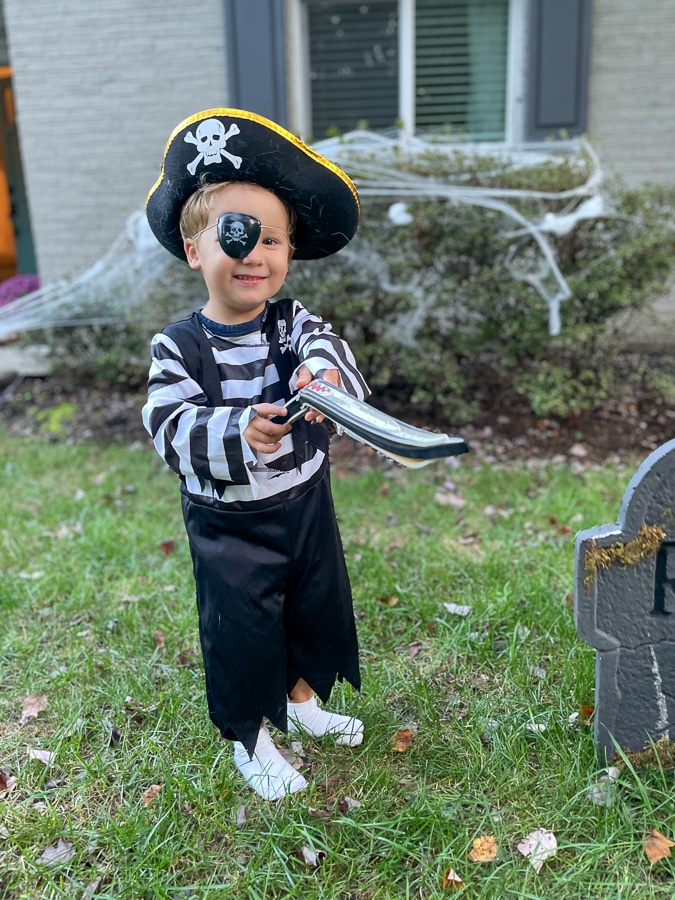 Halloween pirate costume