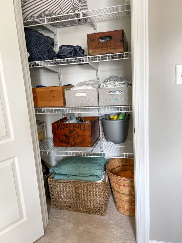 linen storage organization
