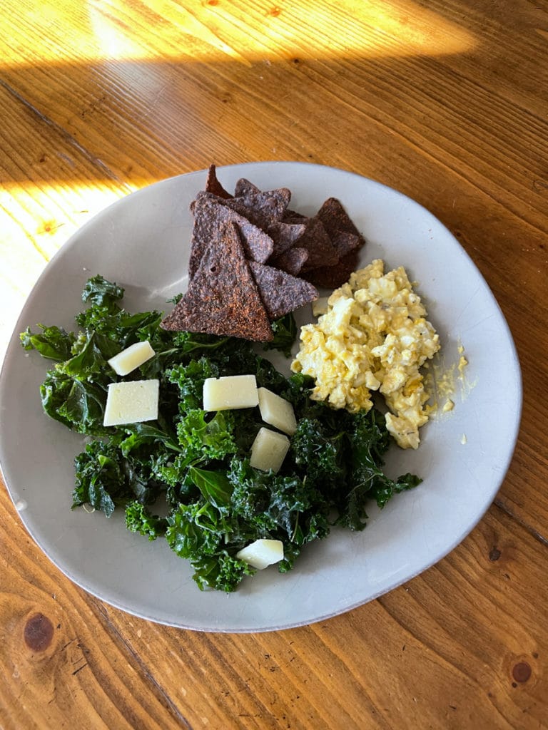 Egg salad salad with chips