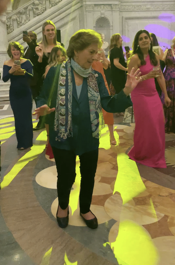Jan Schakowsky dancing