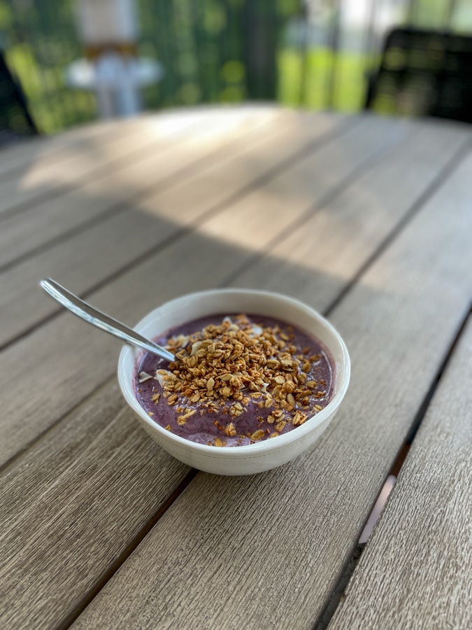Frozen Berry Smoothie Bowl