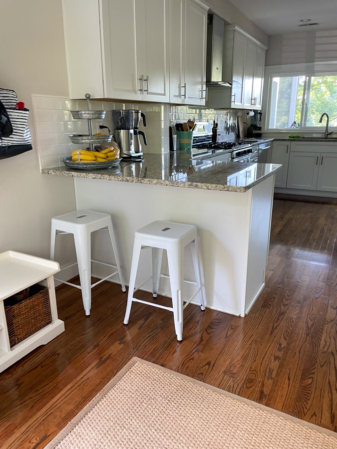 Things Im Digging - white barstools