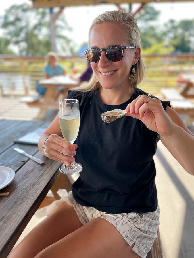 Kath holding oyster