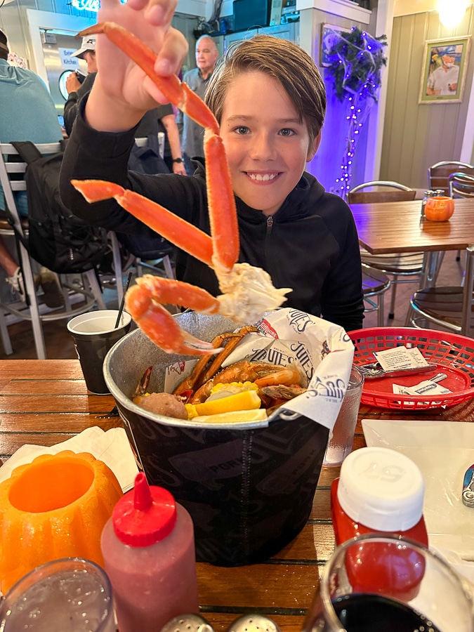 Dinner at Jules' Salty Grub Pub