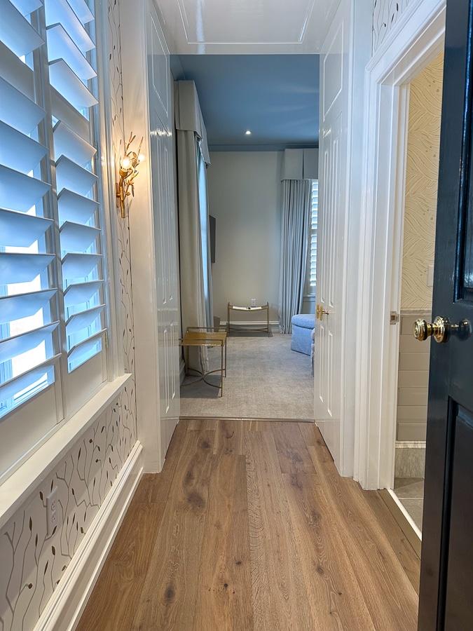 The Georges in Lexington room