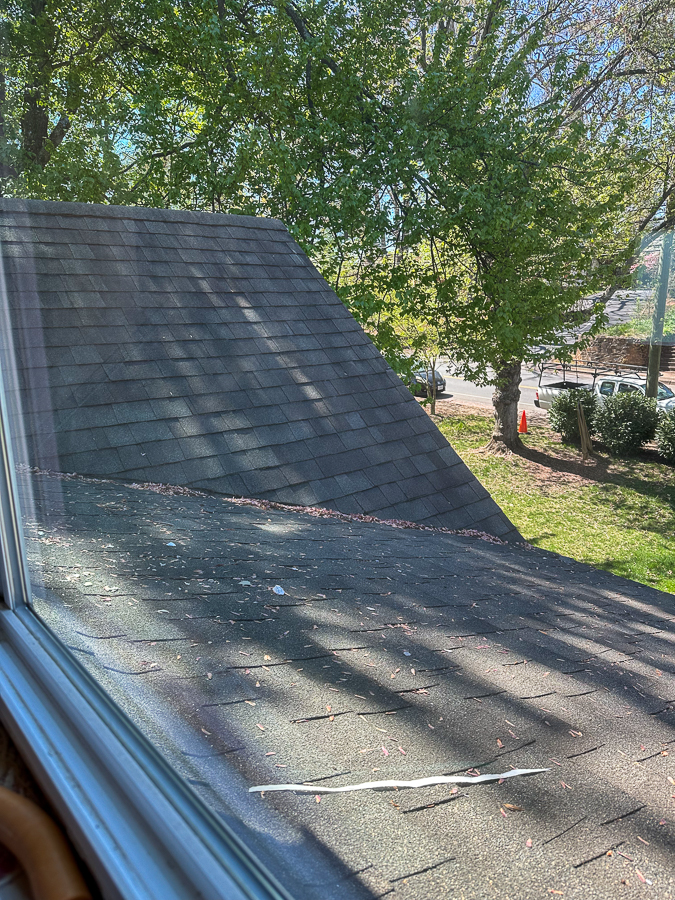 Shingles roof