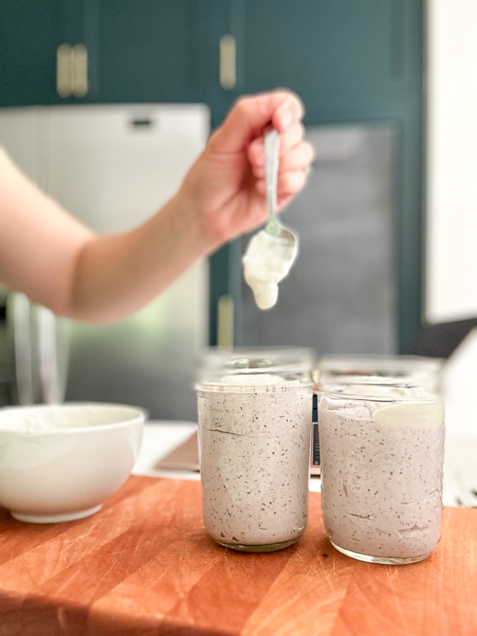 Portion into jars or glasses