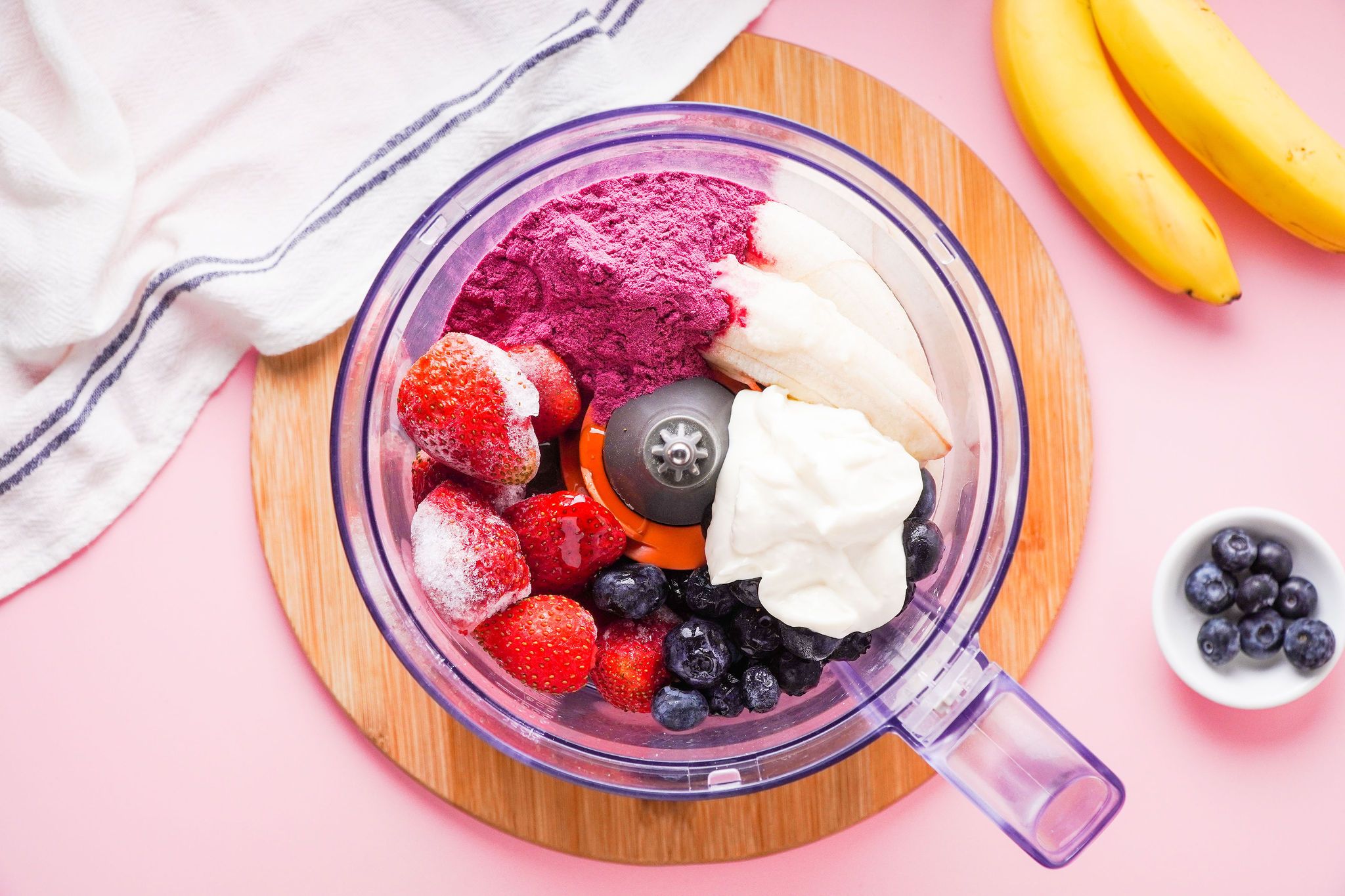acai bowl ingredients in blender