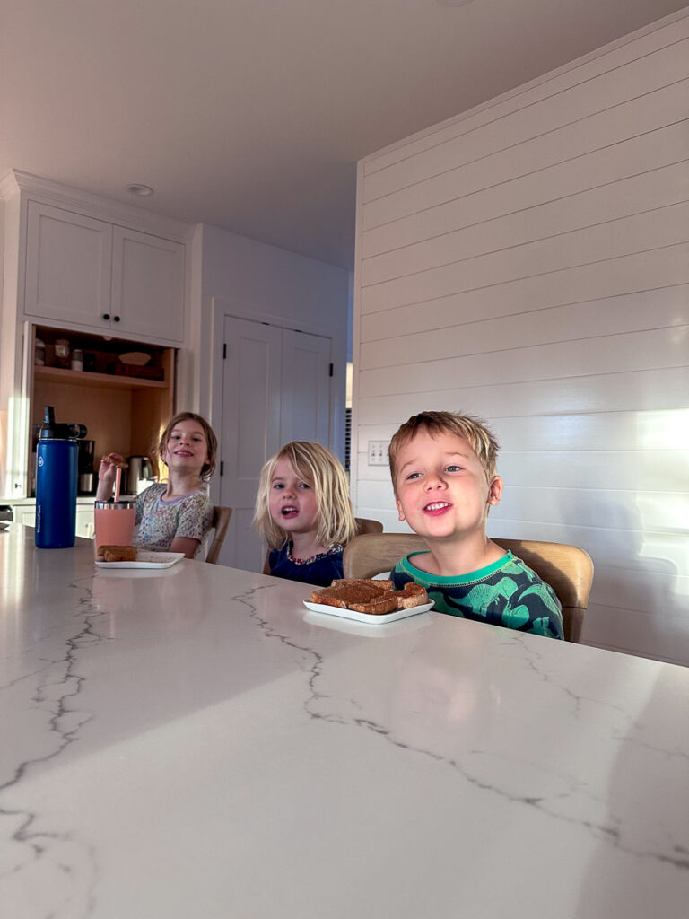 Toast and smoothies breakfast | A Very Cousin Weekend