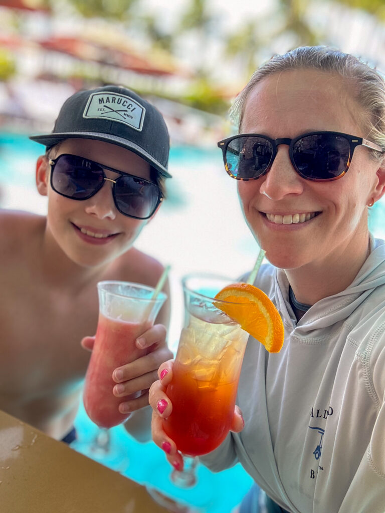 swim up bar