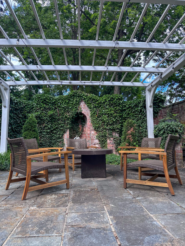 The Historic Inn at Oakdene patio