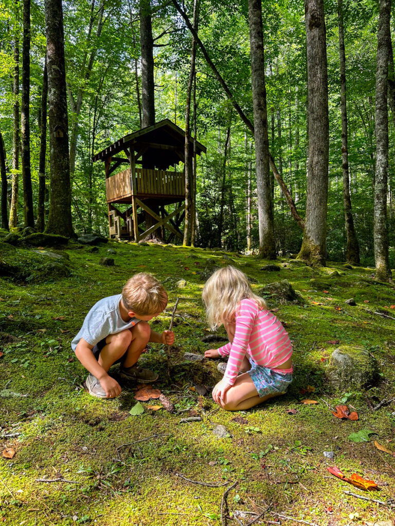 Kath Eats Blogger Kath Younger experience at Bear Lake Reserve - in photo: two kids playing outdoors