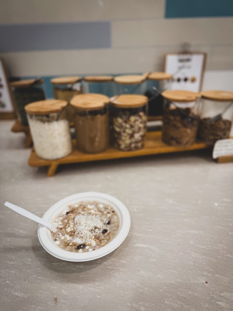 Oatmeal with cottage cheese and coconut