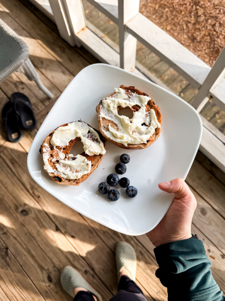 Bagel breakfast
