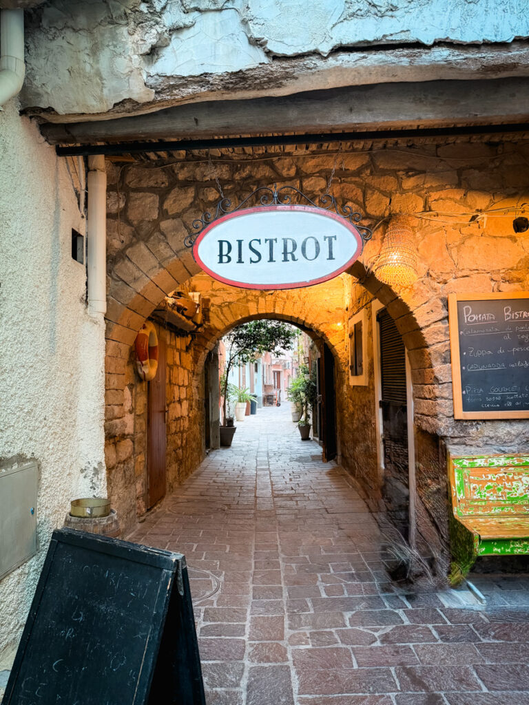 Pomata Bistro
