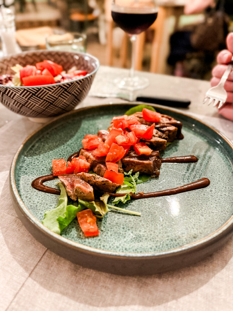 tuna with tomato salad