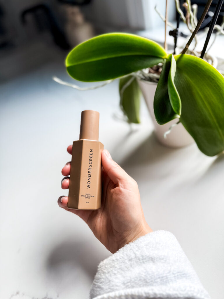 Tinted Glow Wonderscreen SPF 30