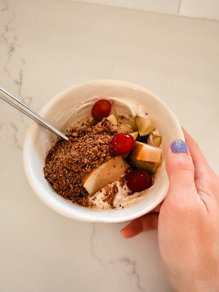 Yogurt / Granola / Pear / Grapes