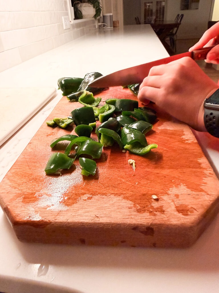 slicing bell peppers slicing bell peppers
