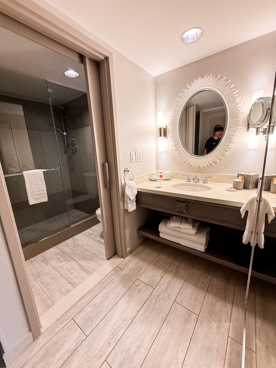 Royal Pacific bathroom
